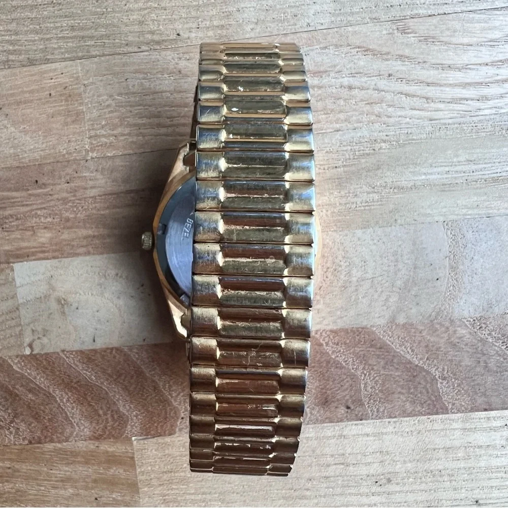 Gruen mens gold tone expansion band watch NEW BATTERY